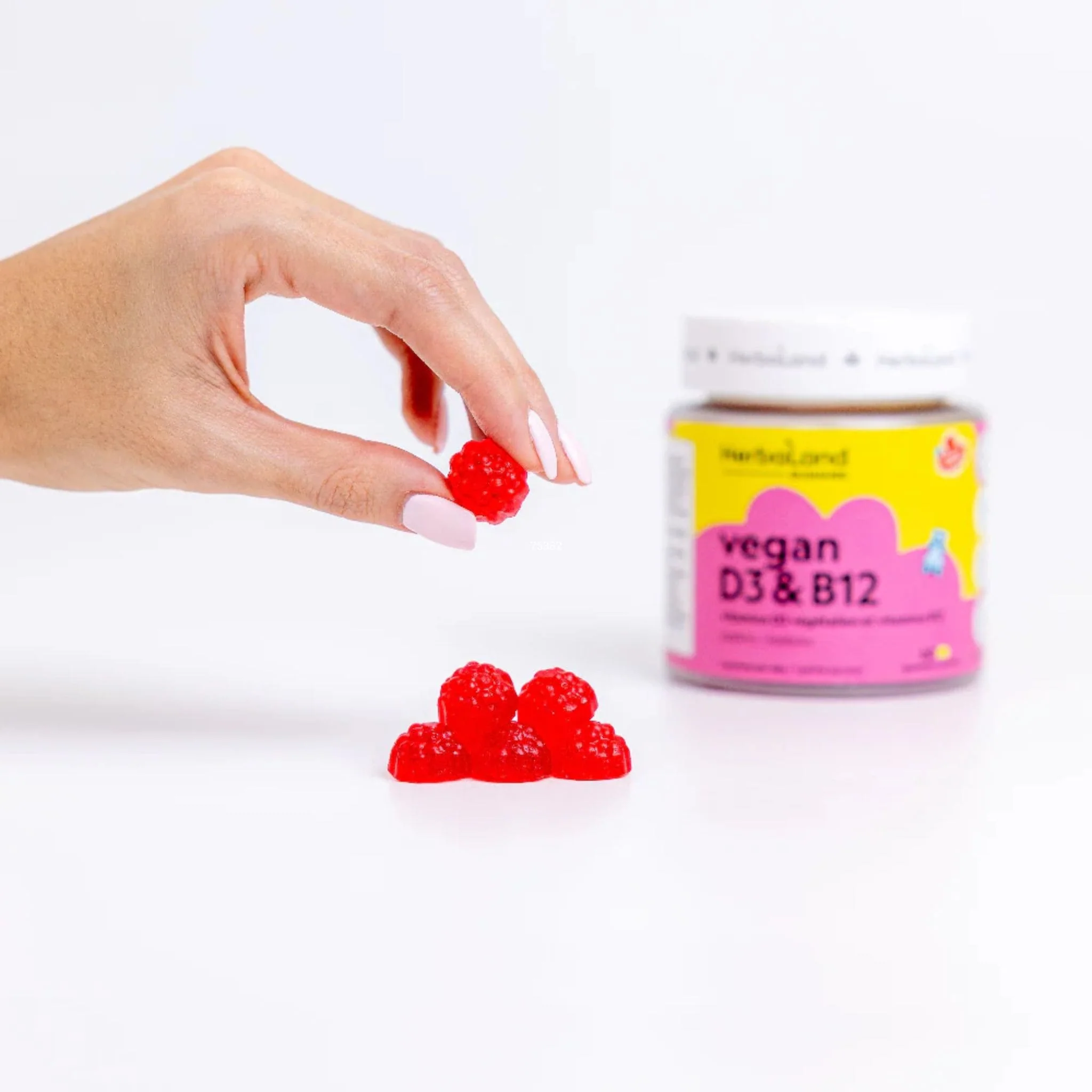 Herbaland Vegan D3 and B12 Gummies for Adults, Vegan, Sugar-free, 60 Gummies - Image 4